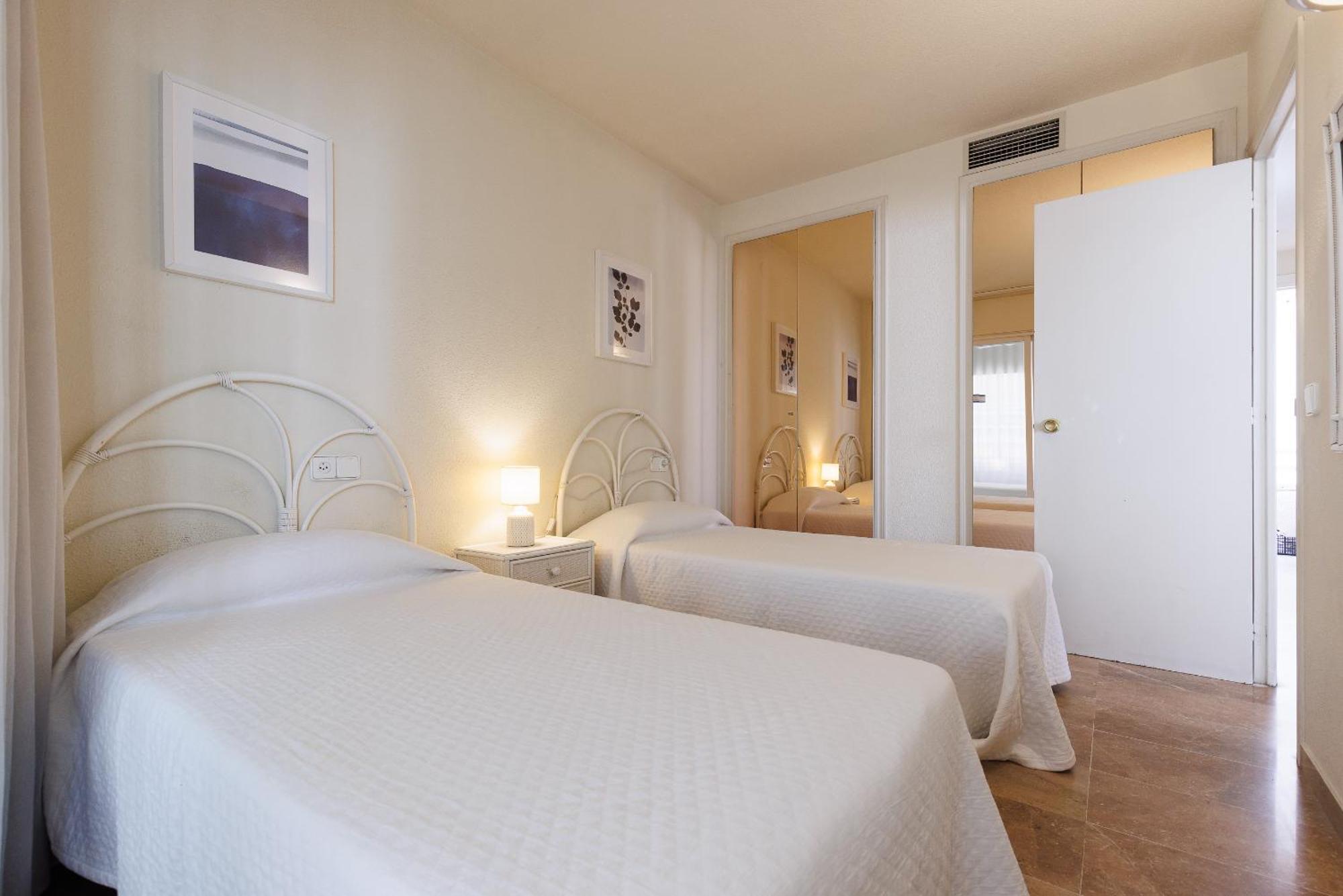 Uhc Center Apartments Salou Dış mekan fotoğraf