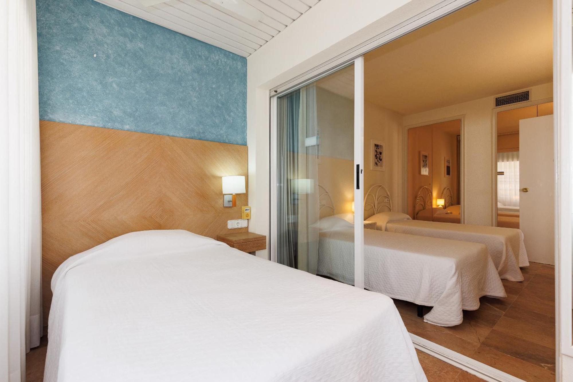 Uhc Center Apartments Salou Oda fotoğraf